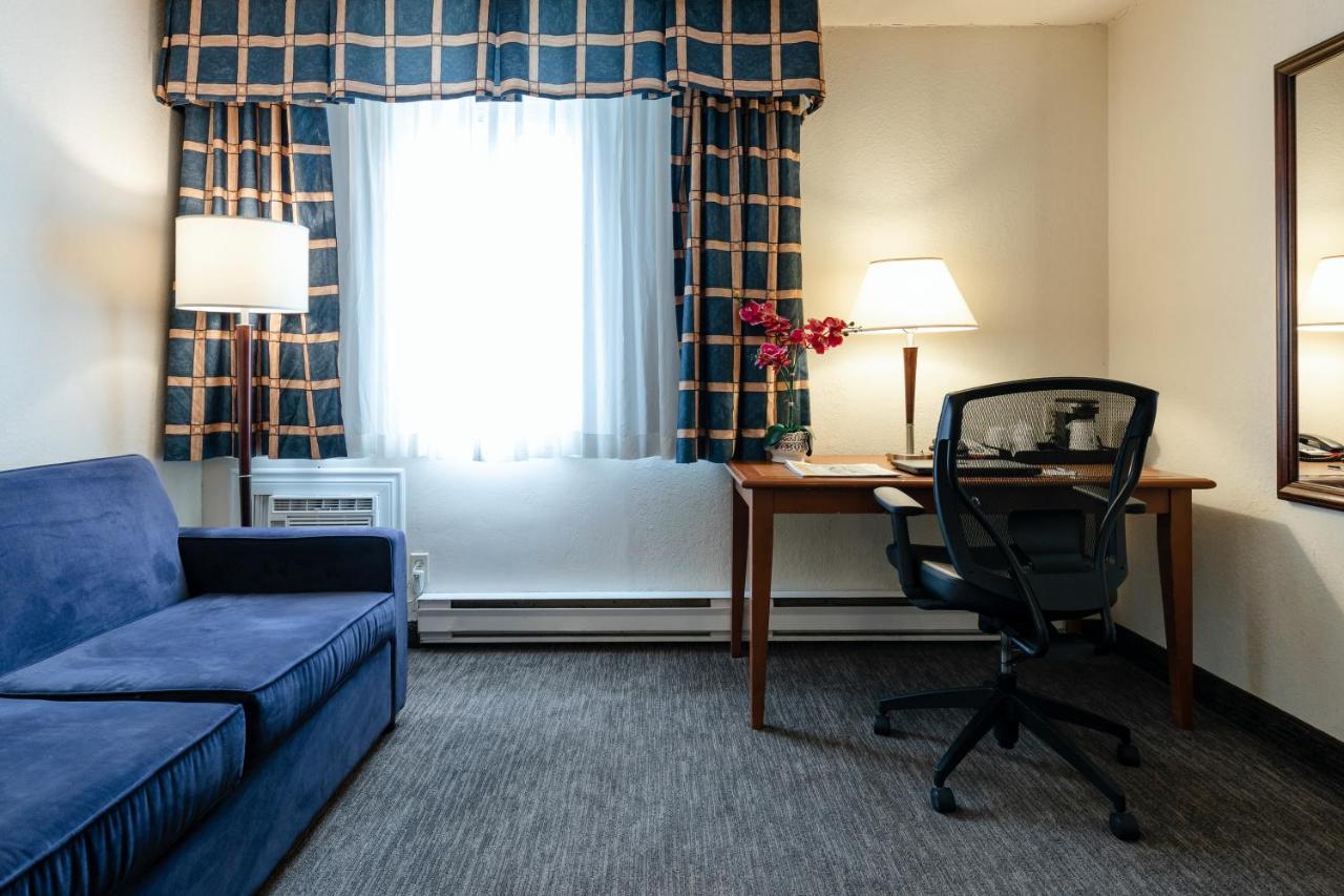 Travelodge By Wyndham Ottawa East Екстер'єр фото