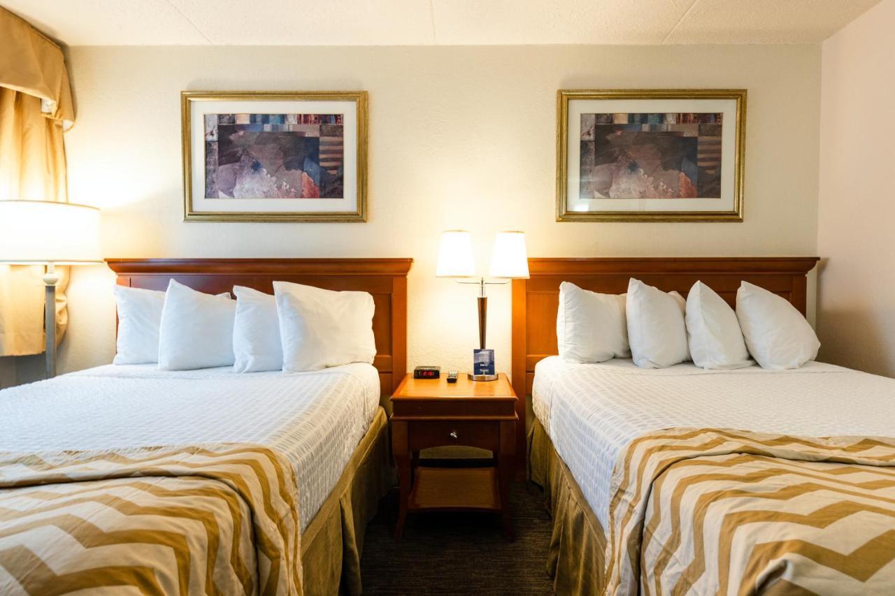 Travelodge By Wyndham Ottawa East Екстер'єр фото