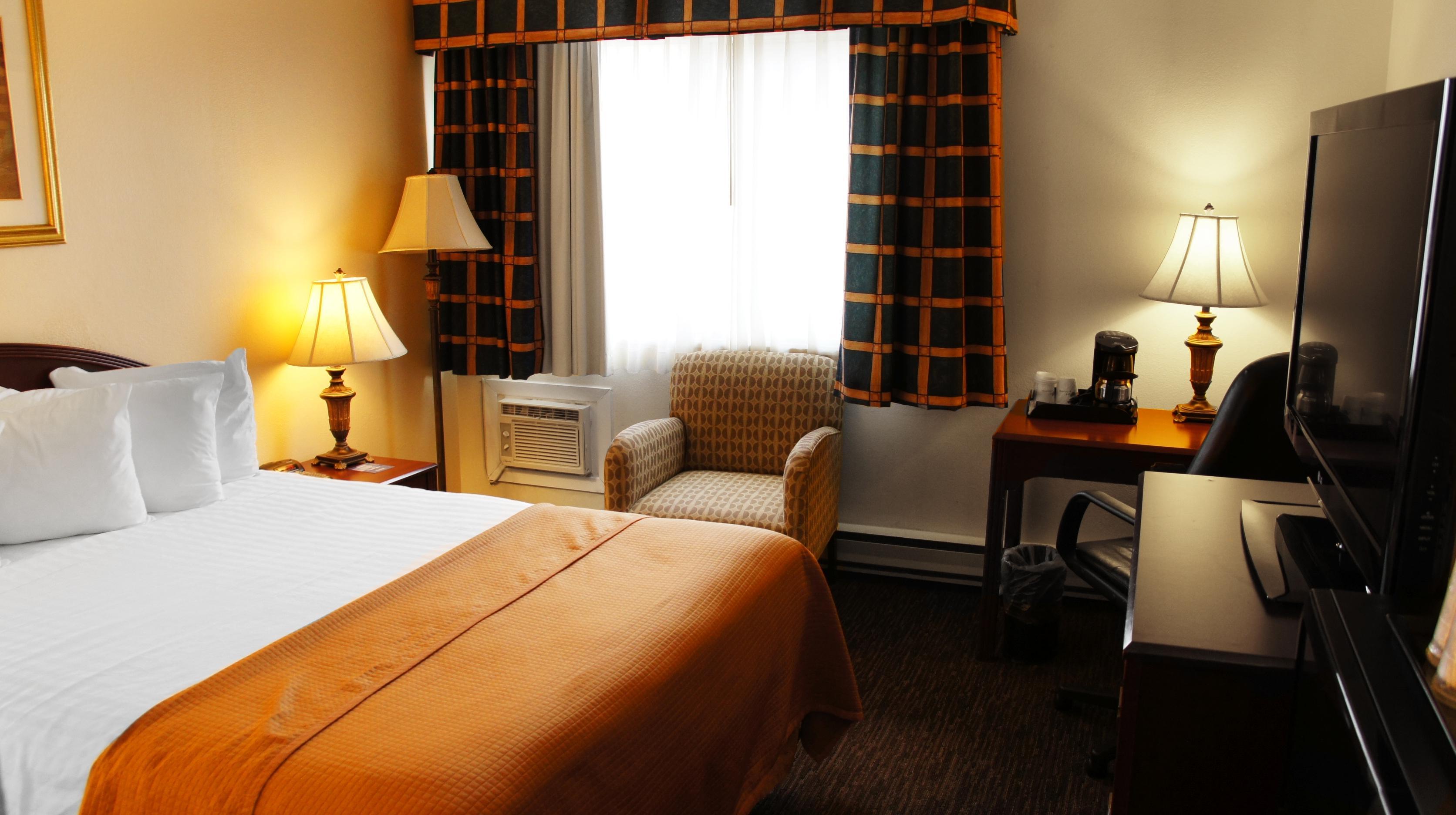 Travelodge By Wyndham Ottawa East Екстер'єр фото