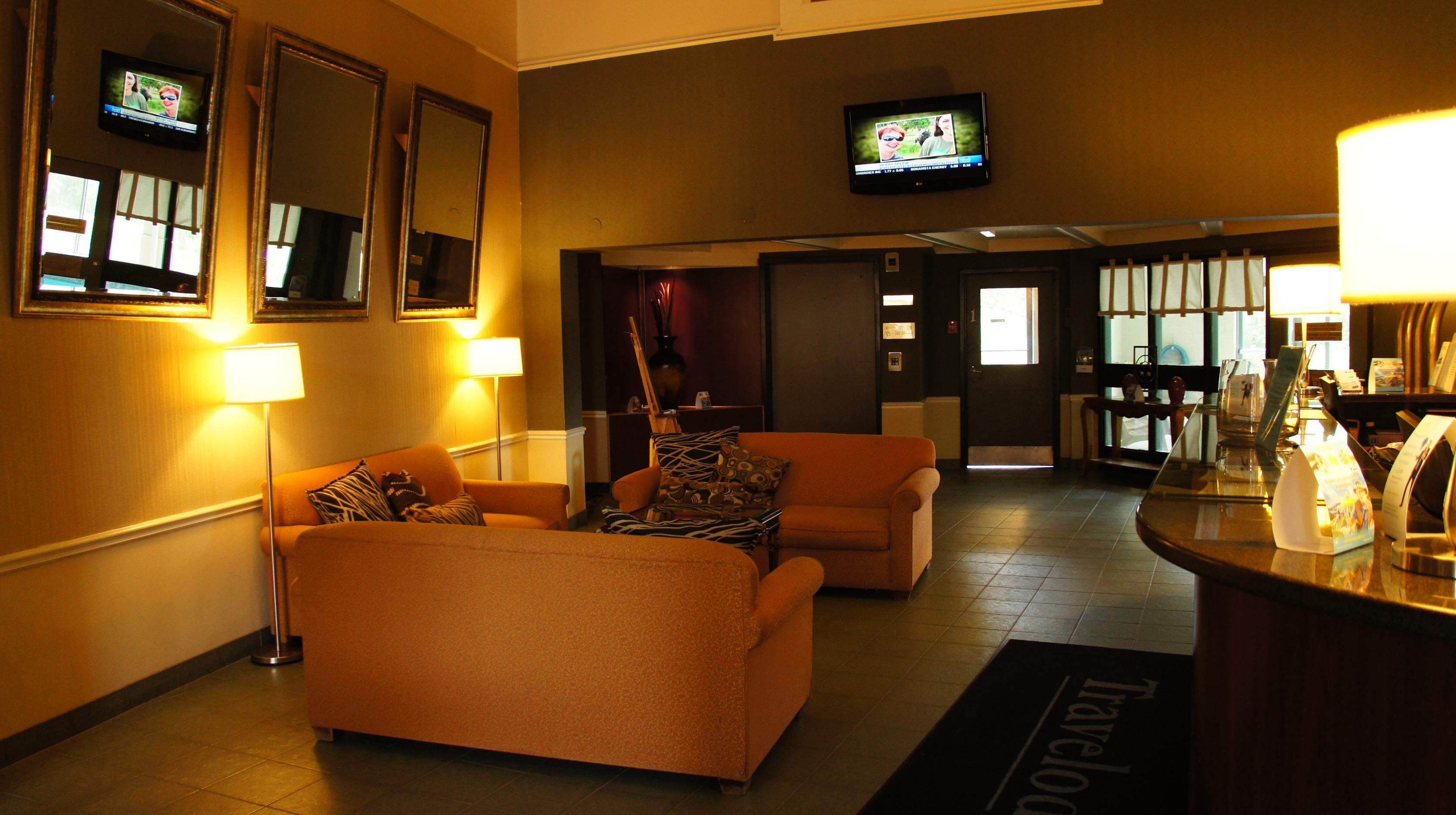 Travelodge By Wyndham Ottawa East Екстер'єр фото