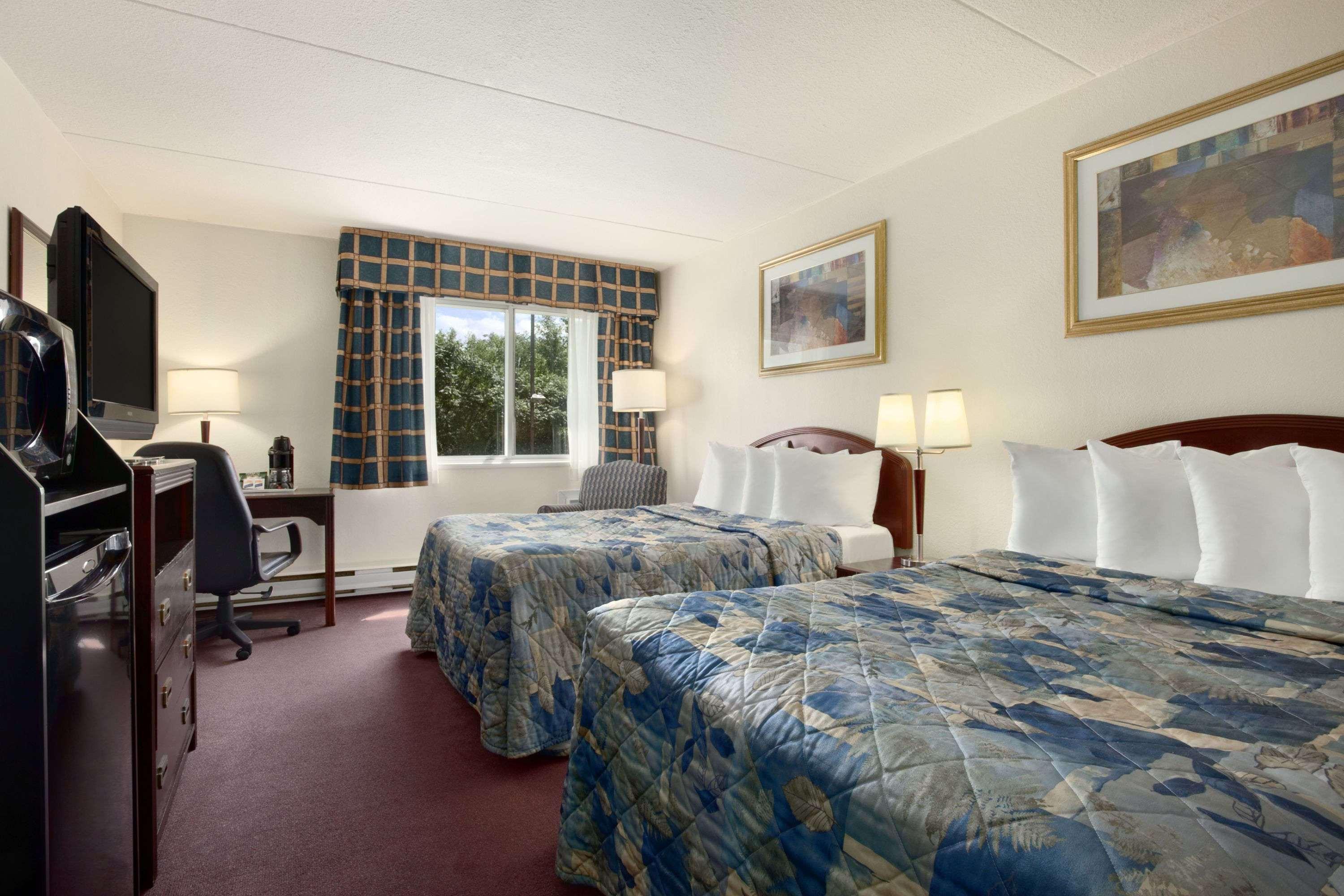 Travelodge By Wyndham Ottawa East Екстер'єр фото