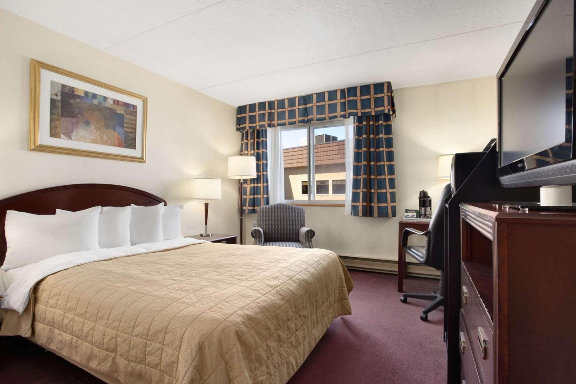 Travelodge By Wyndham Ottawa East Екстер'єр фото