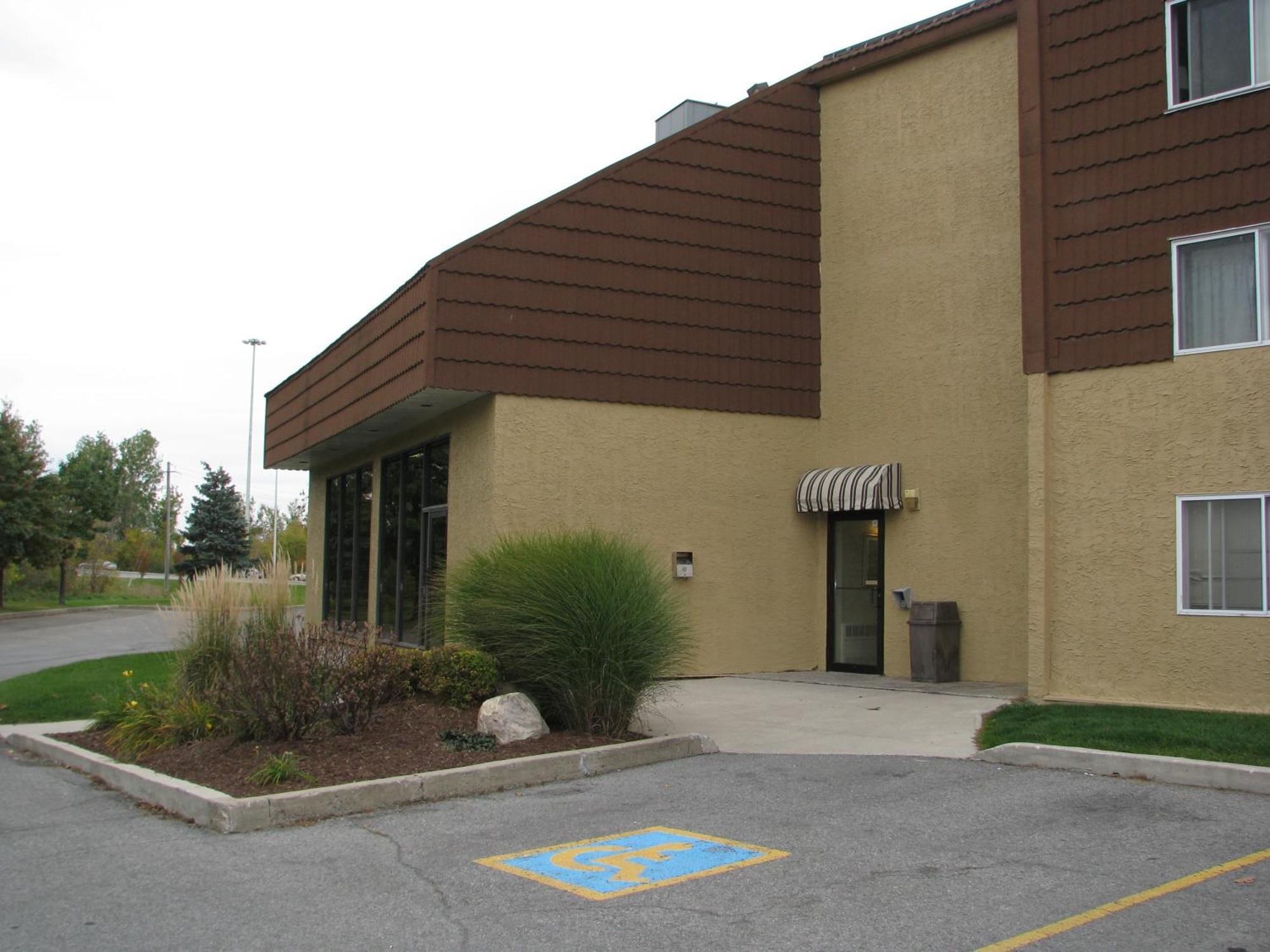 Travelodge By Wyndham Ottawa East Екстер'єр фото