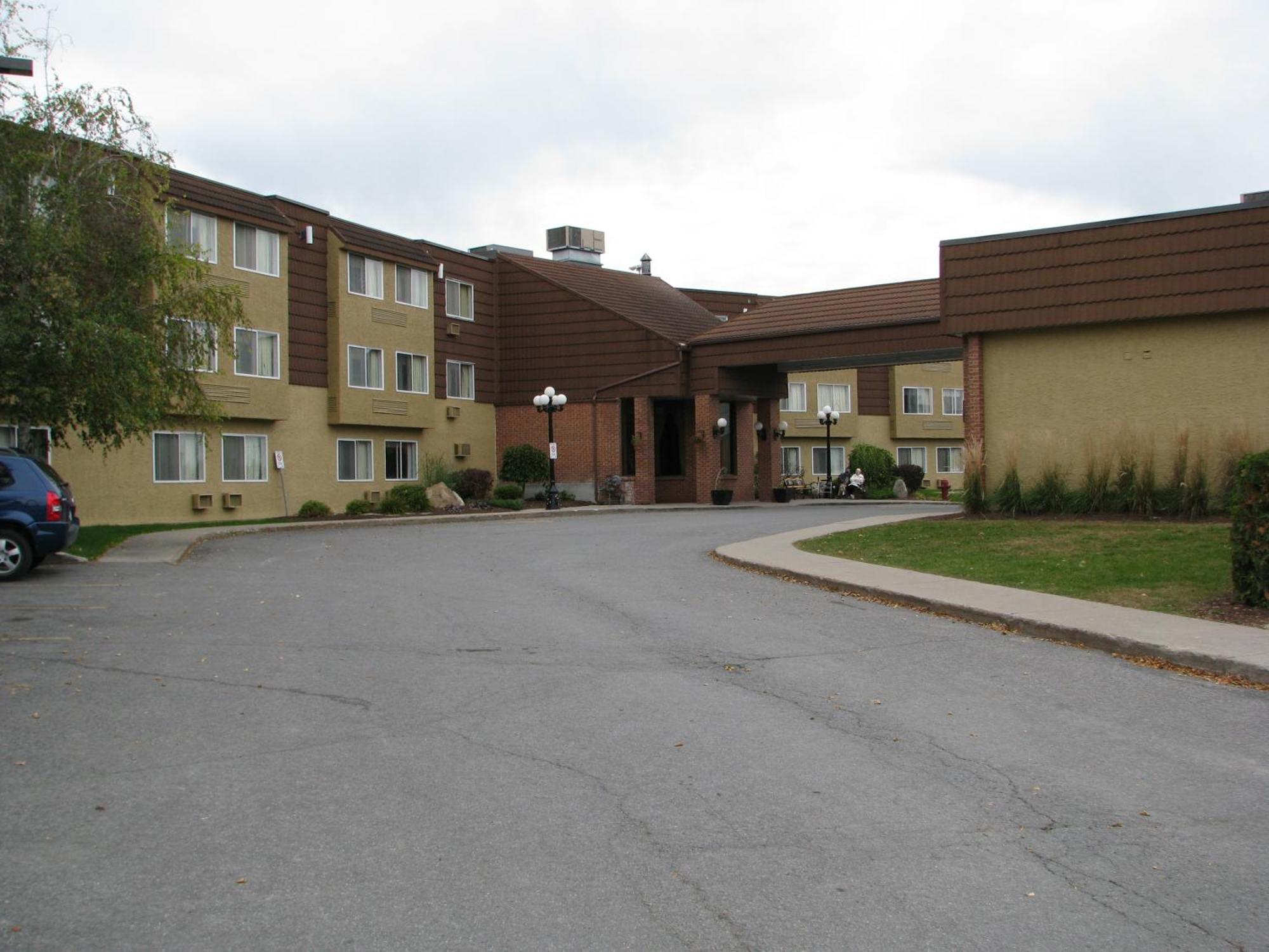 Travelodge By Wyndham Ottawa East Екстер'єр фото