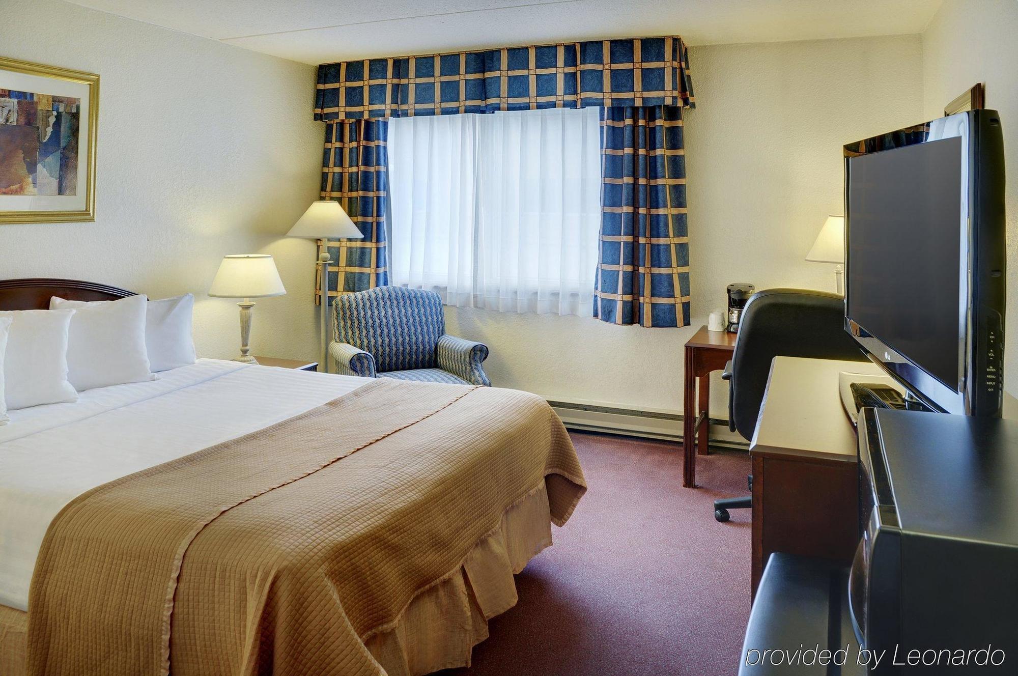 Travelodge By Wyndham Ottawa East Екстер'єр фото