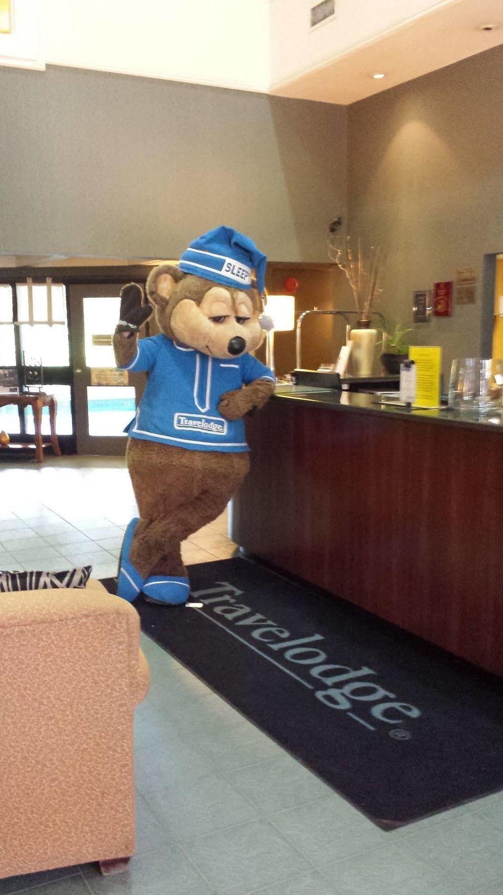 Travelodge By Wyndham Ottawa East Екстер'єр фото