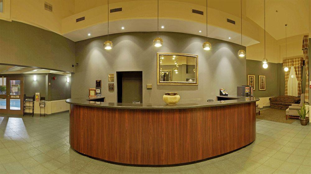 Travelodge By Wyndham Ottawa East Екстер'єр фото